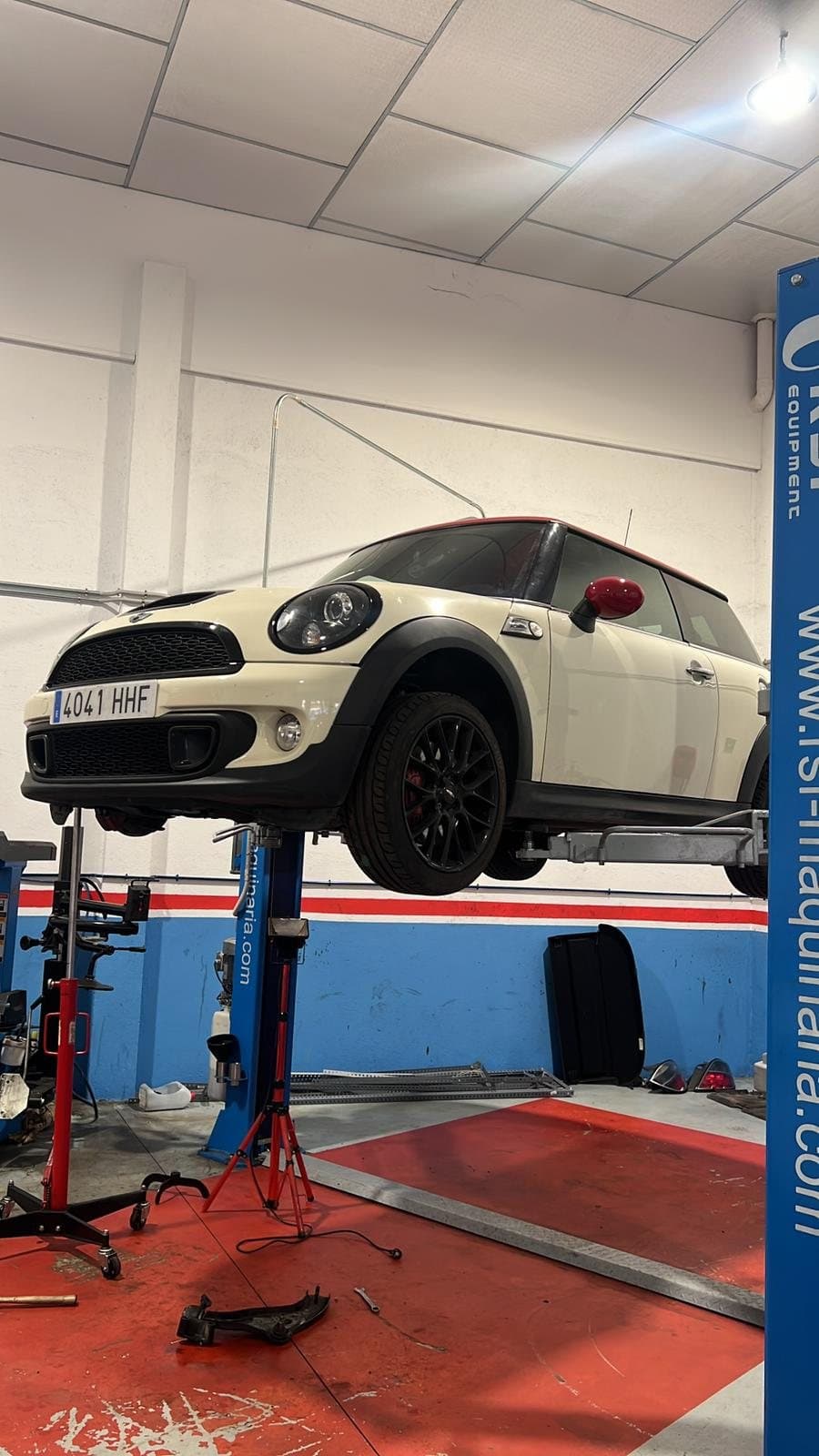 MINI — Trabajo en elevador